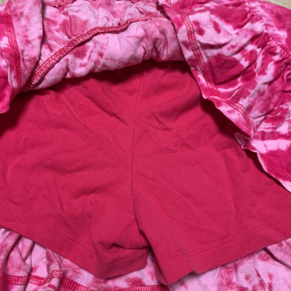 Ruffled skirt with built-in shorts size large - Picture 4 of 4